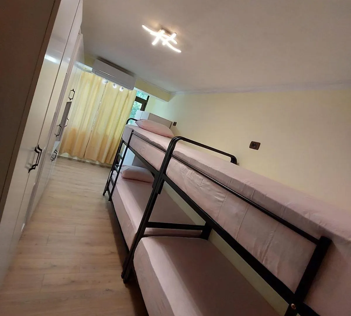 Selefi Apartment Tirana 0*,